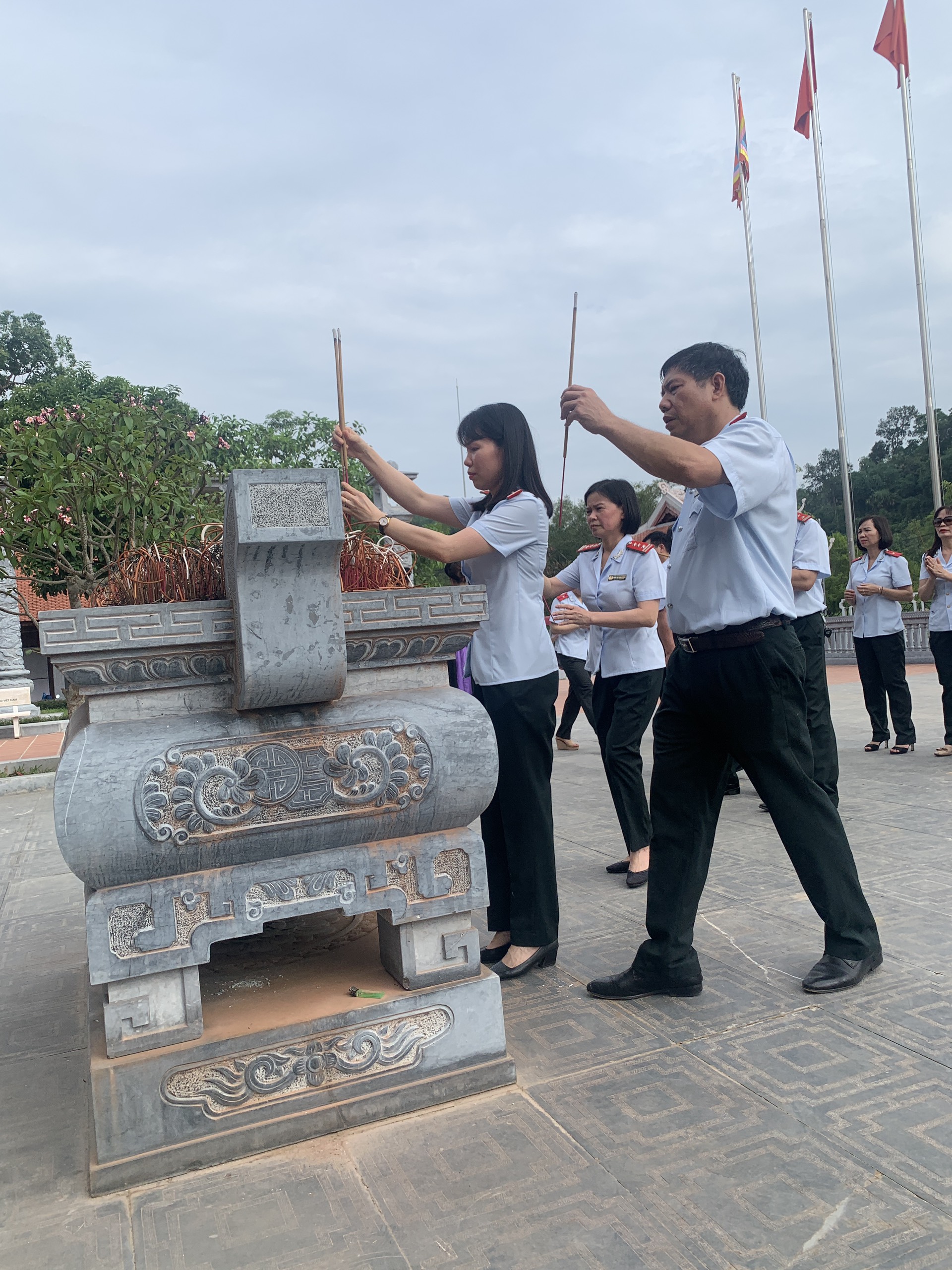 Dâng hương kỷ niệm 126 năm ngày sinh đồng chí Hồ Tùng Mậu (15/6/1896-15/6/2022)