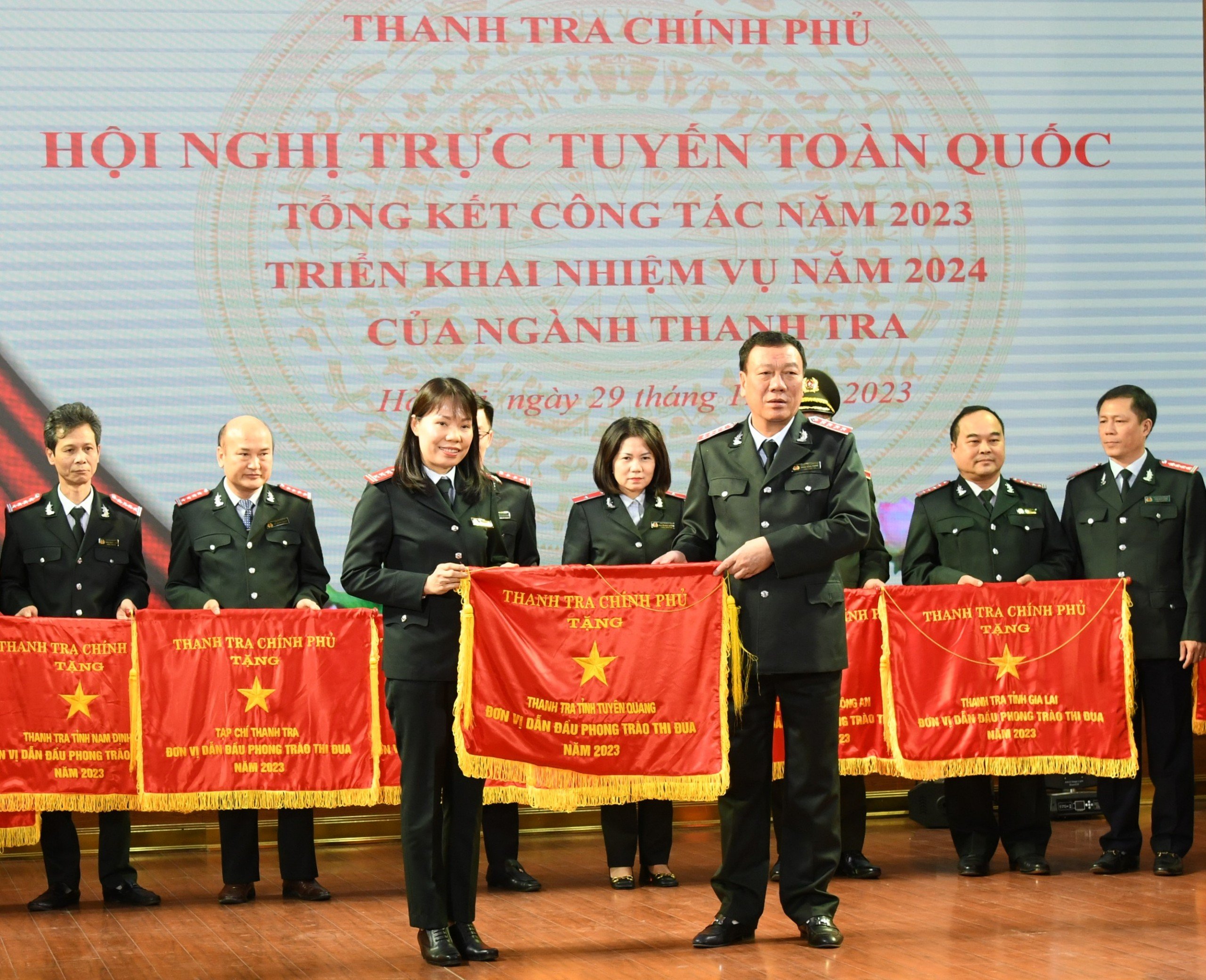 Thanh tra tỉnh Tuyên Quang nhận Cờ thi đua của Thanh tra Chính phủ
